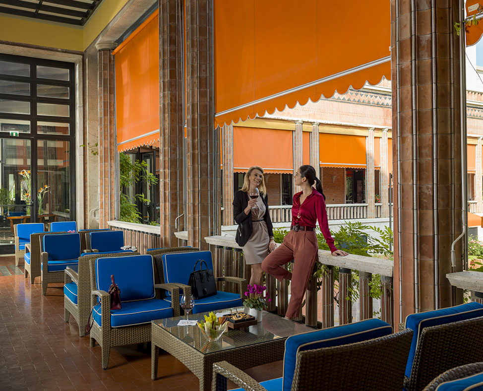 Lounge Bar